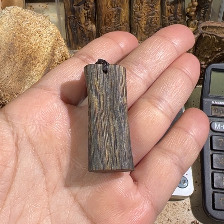 沉香吊坠紫棋楠沉香吊坠3.8克