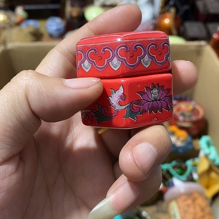 瓷器工艺精湛精细