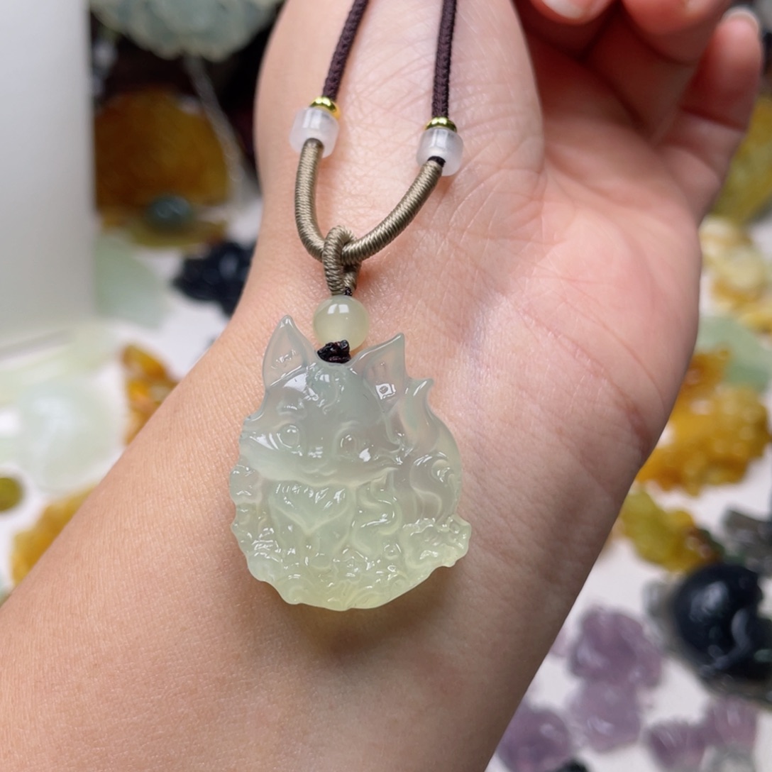 蛇纹石玉颈饰未镶嵌