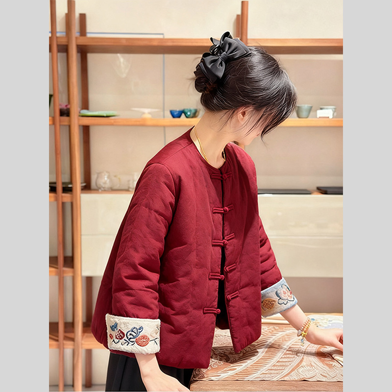 新中式国风盘扣棉服女2025复古风立领新款复古刺绣袖口红色外套潮