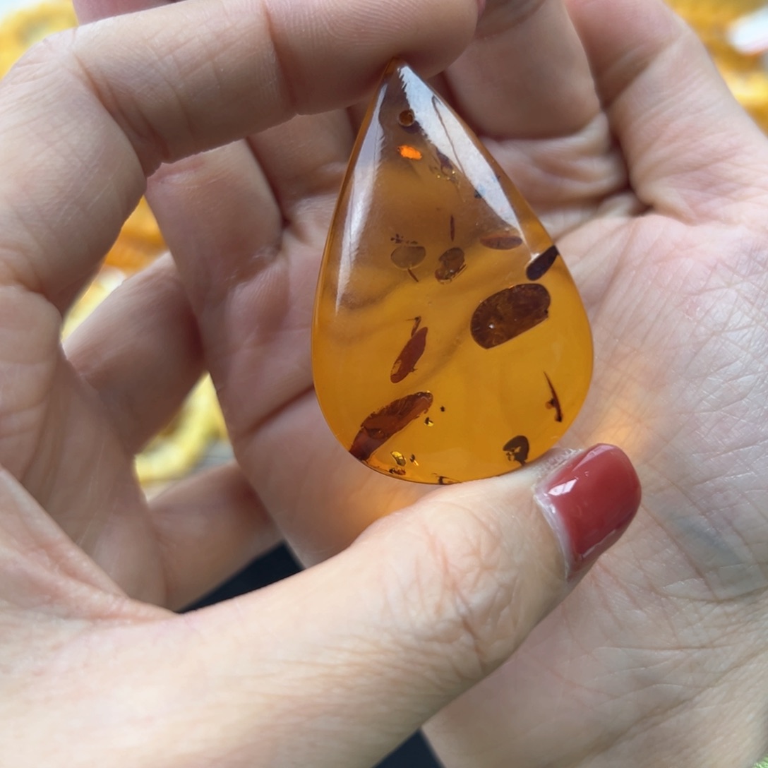 琥珀珠宝奇石未镶嵌