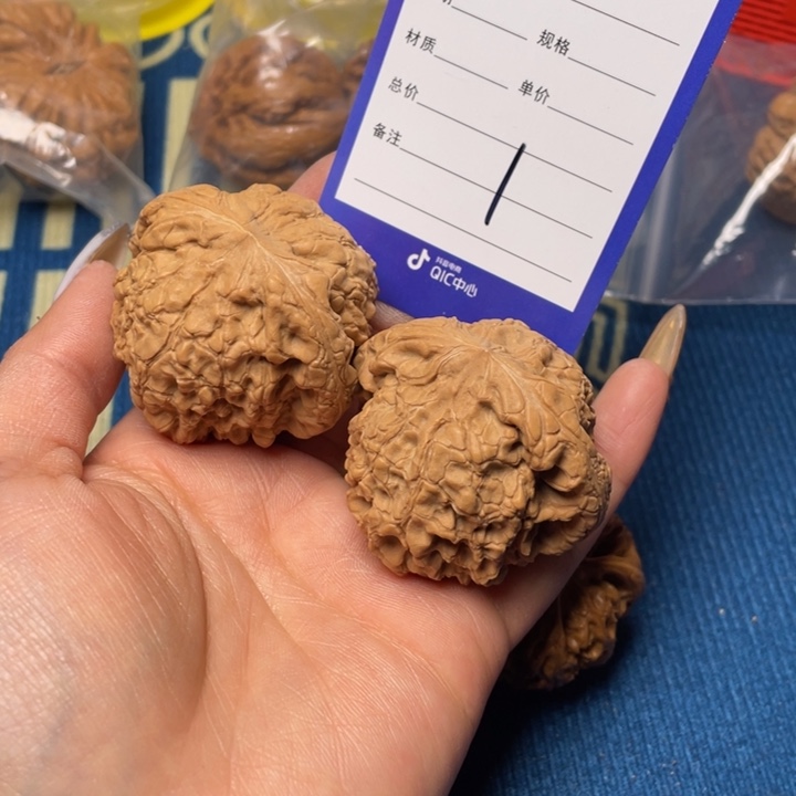 文玩核桃把件阿*1龙鼎