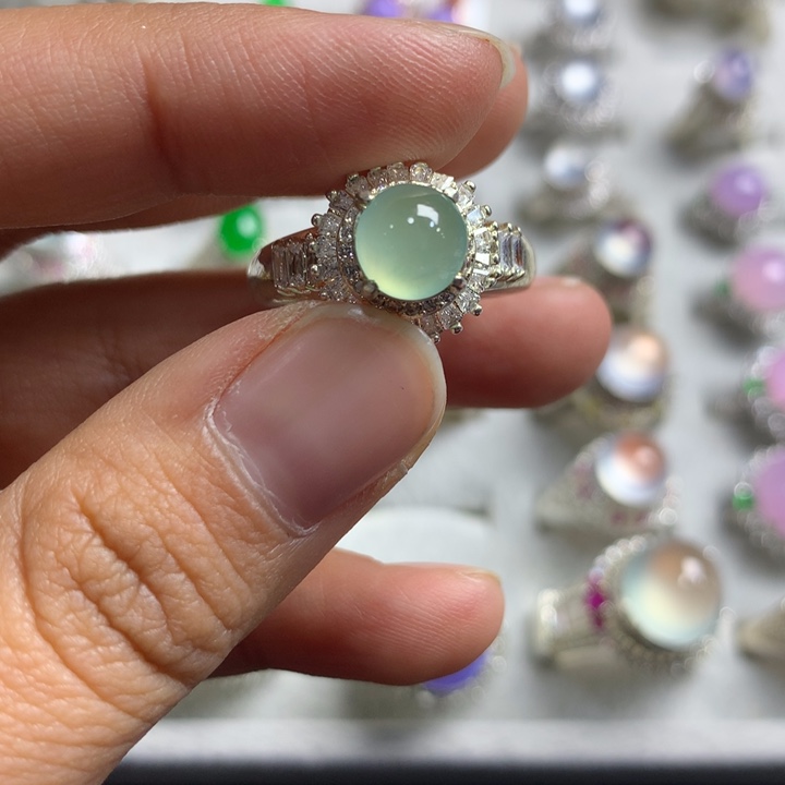 翡翠未镶嵌戒指铜托，卖裸石，需要二次镶嵌