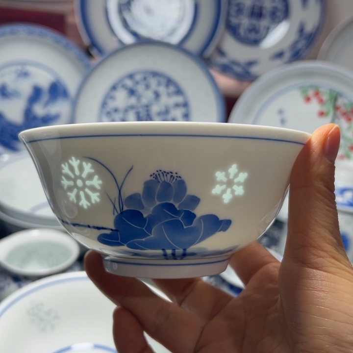 陶瓷手绘雕刻5寸荷花小饭碗