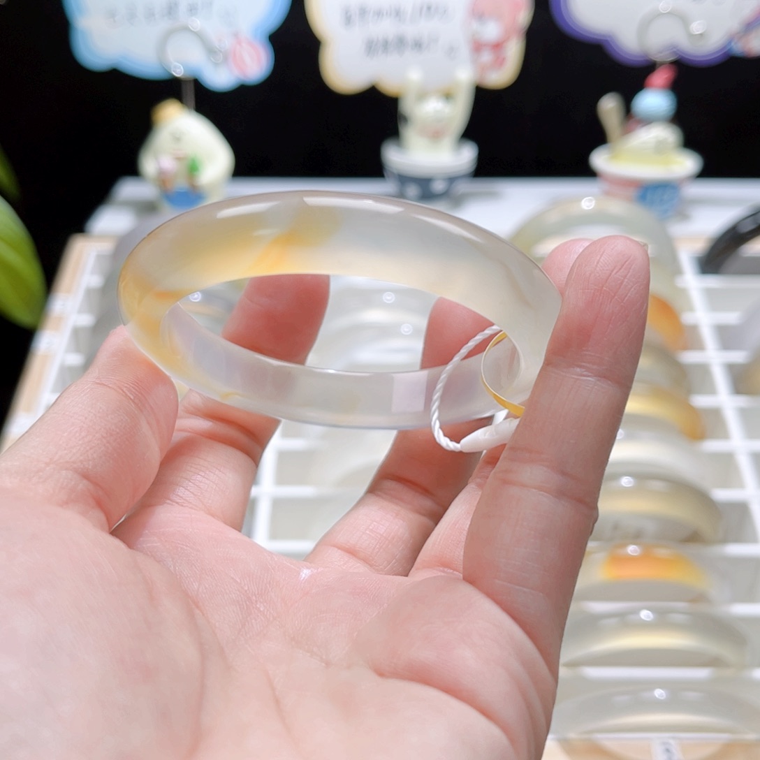 玛瑙/玉髓手镯未镶嵌6077