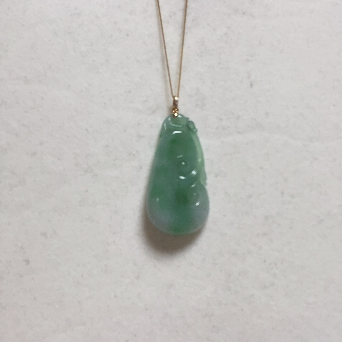 翡翠颈饰18K金镶嵌简单