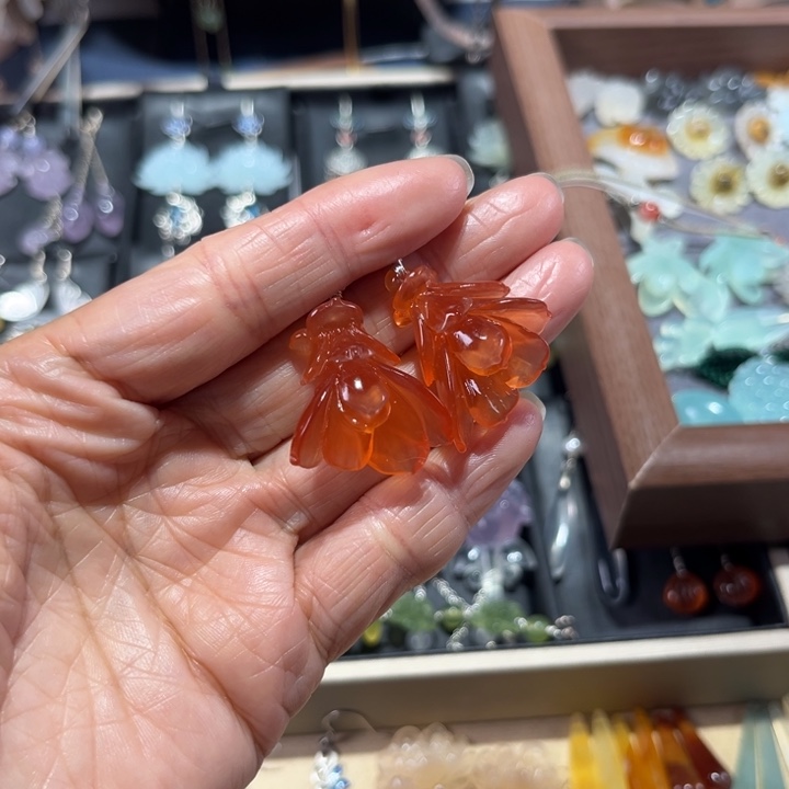 蔷***蕤蛇纹石玉未镶嵌耳饰