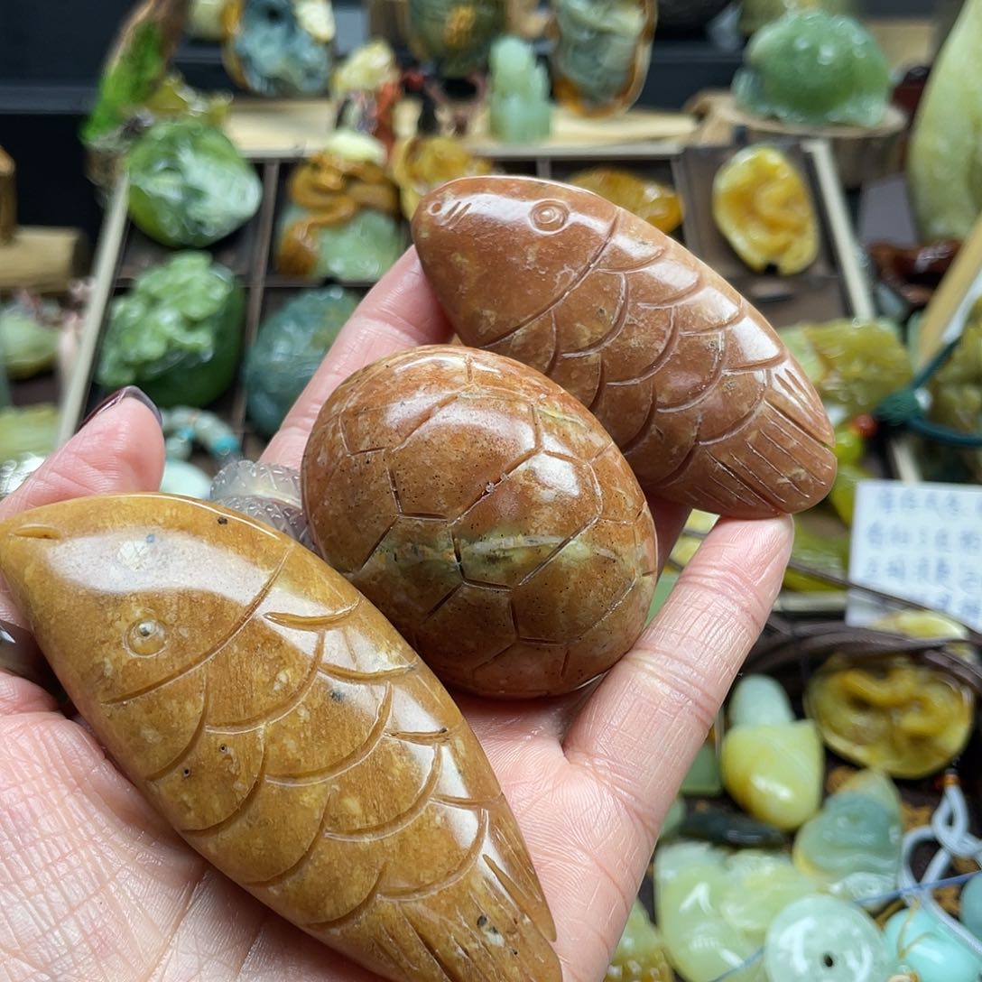 蛇纹石玉颈饰未镶嵌阳****姐花玉辽阳红