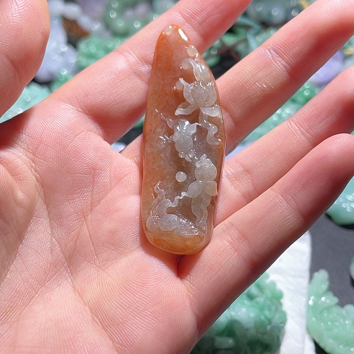 翡翠未镶嵌颈饰天