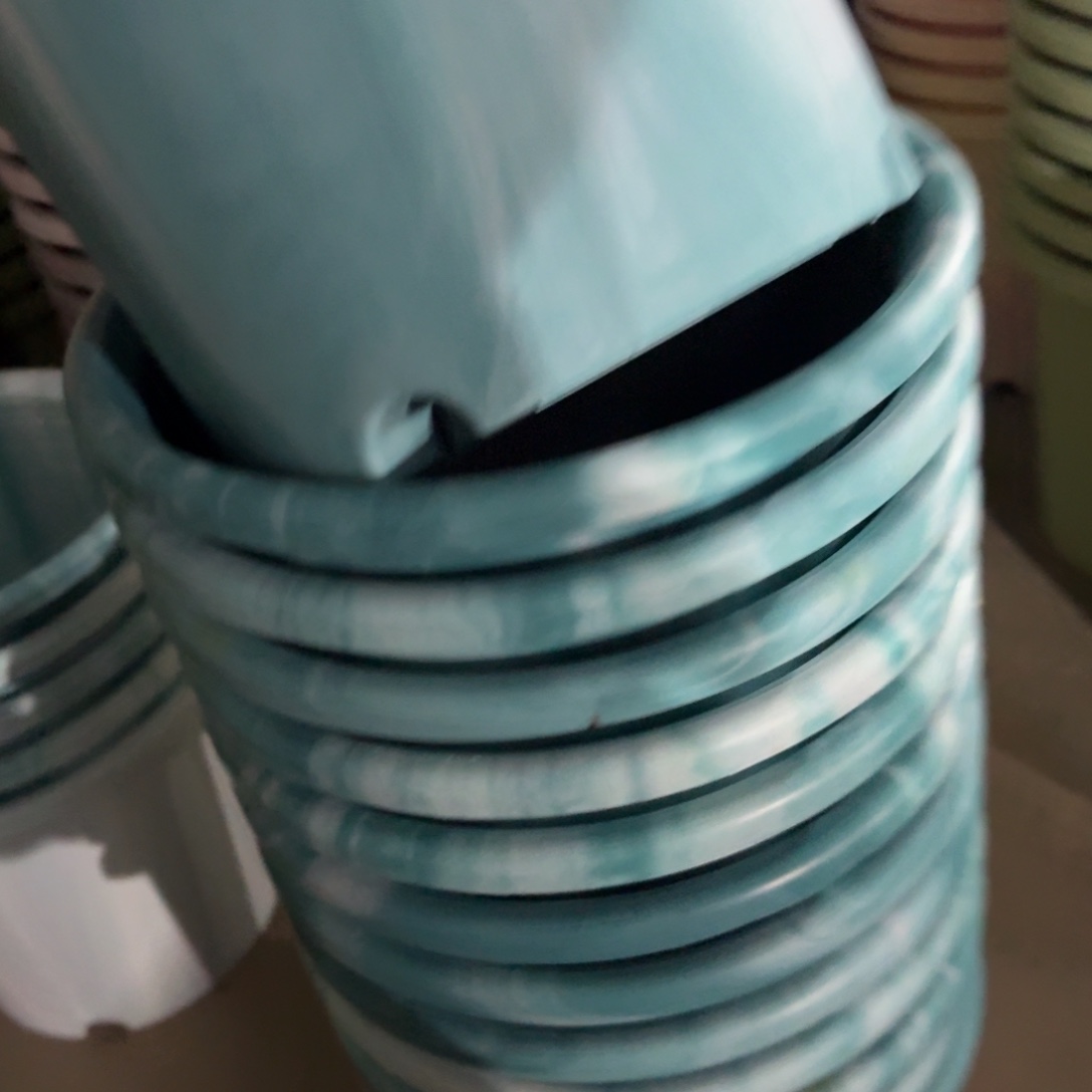 编号587-10个口径32高28串色微瑕