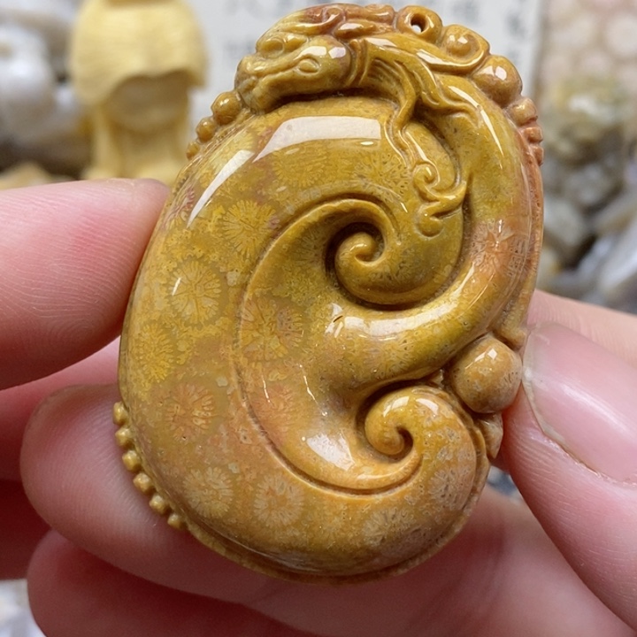 颈饰未镶嵌硅化珊瑚（珊瑚玉）