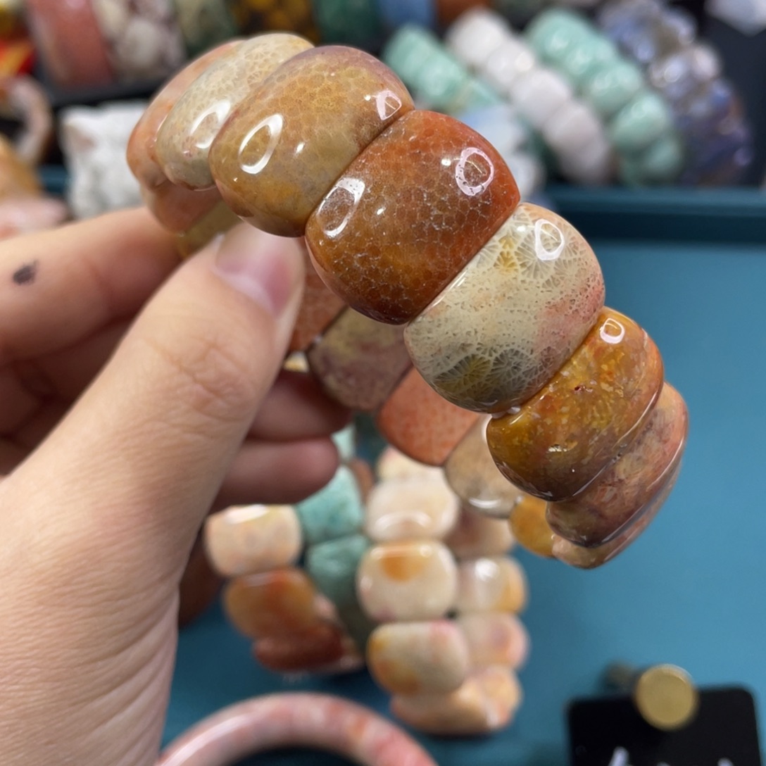 未镶嵌手镯硅化玉