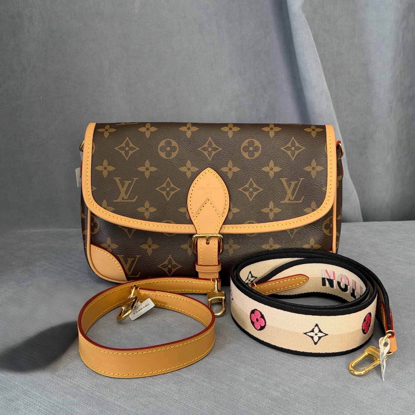 未使用 LouisVuitton/路易威登 法棍包  法棍 黑肩带 24x15x9cm  