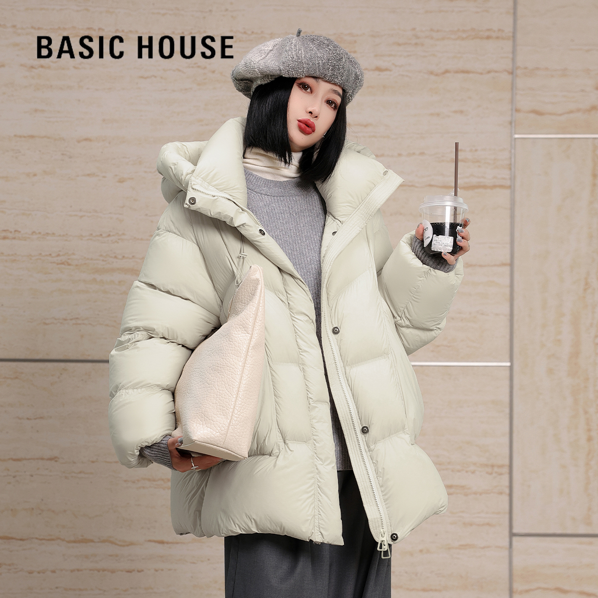 Basic House/百家好冬季短款百搭女士连帽宽松保暖休闲时尚羽绒服