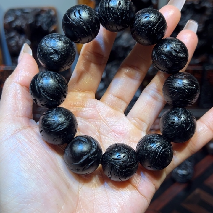 荷***塘枣木雷击枣木雷心手串