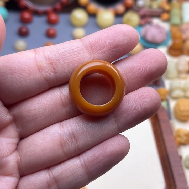 未镶嵌石英质玉（缅黄）珠宝半成品