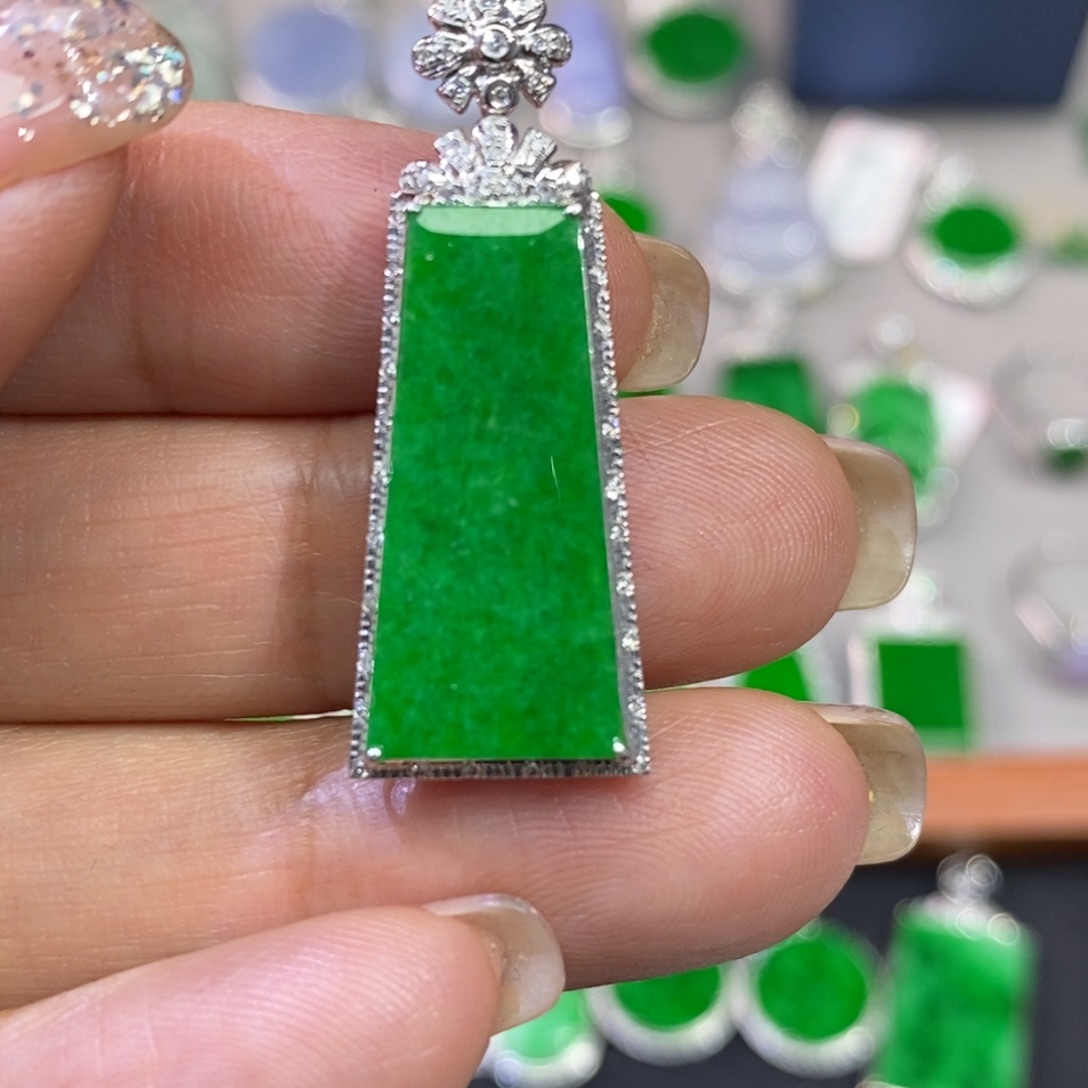 翡翠吊坠(不含链)18K金镶嵌吊坠