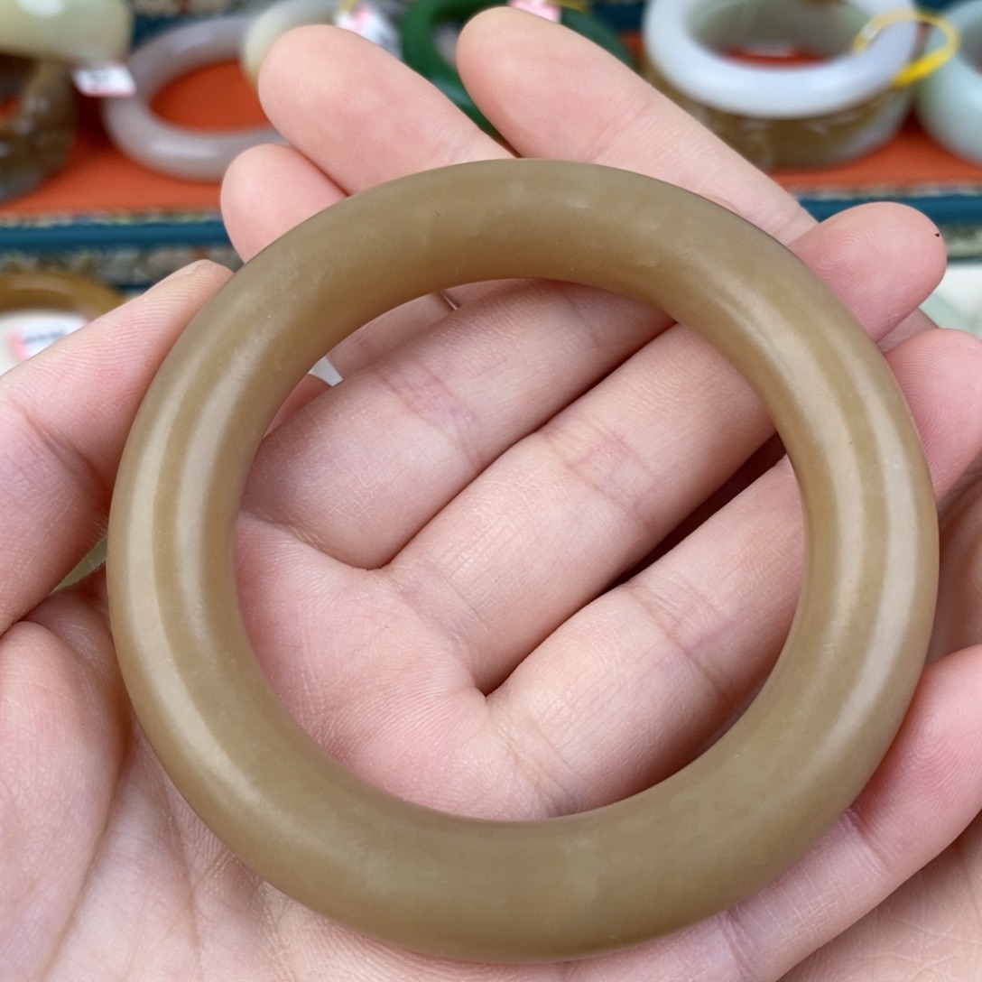 和田玉未镶嵌手镯