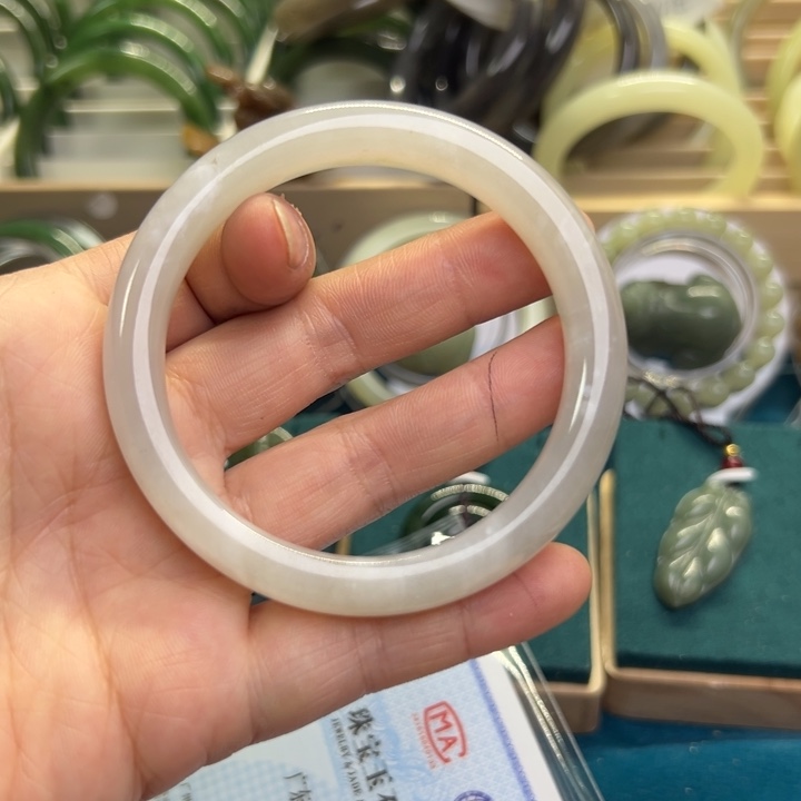 和田玉手镯未镶嵌59.5圈围0364