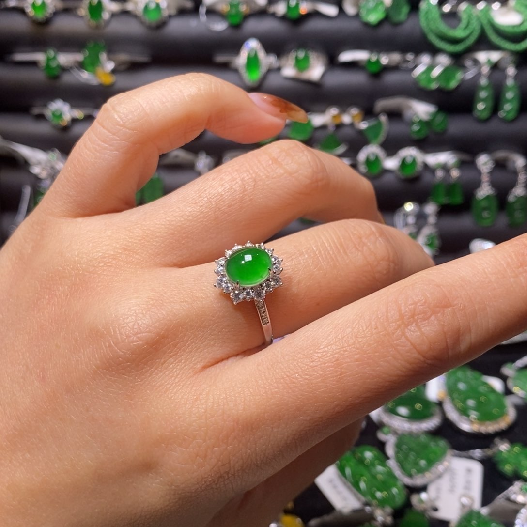 翡翠戒指18K金镶嵌蛋面戒指