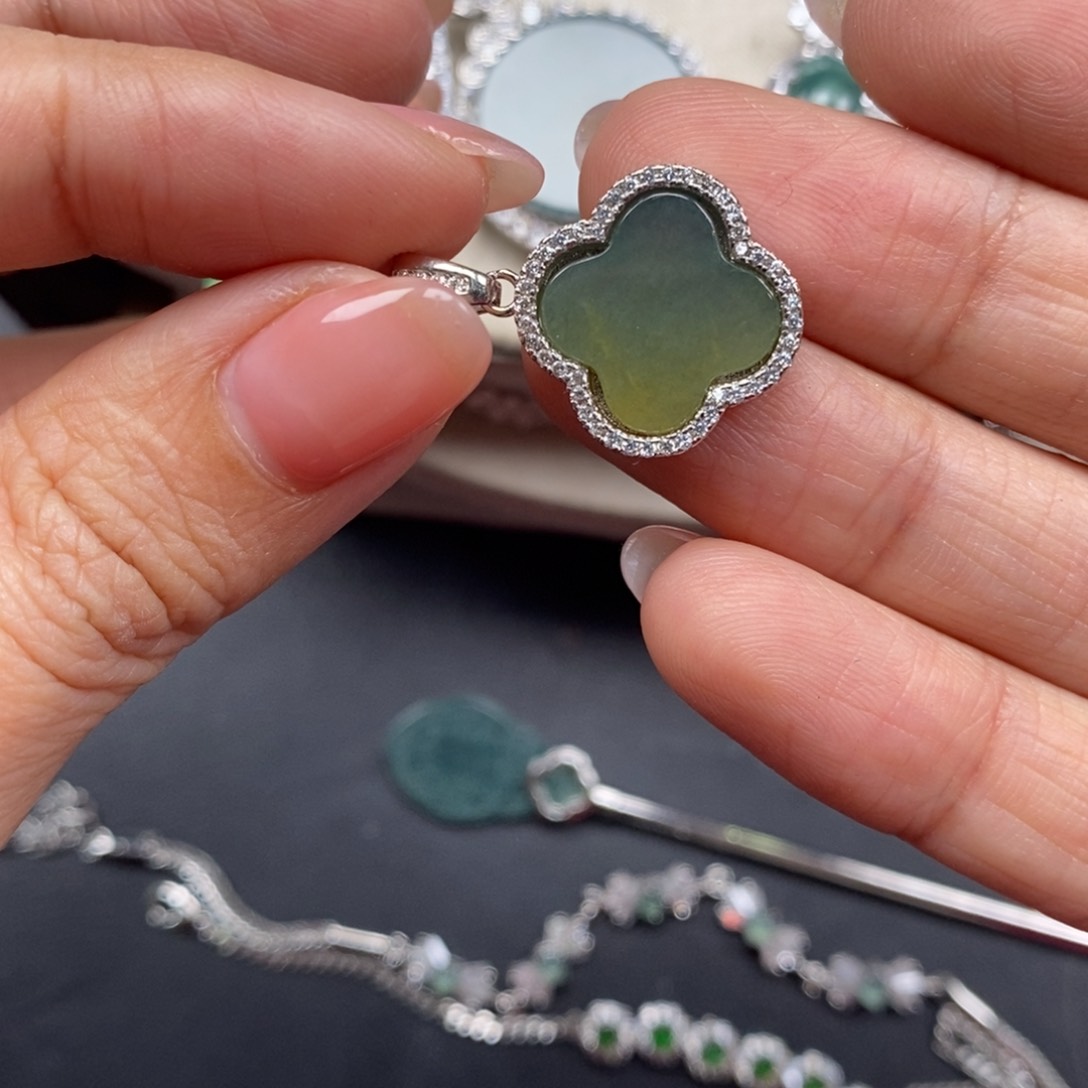 翡翠颈饰未镶嵌翡翠