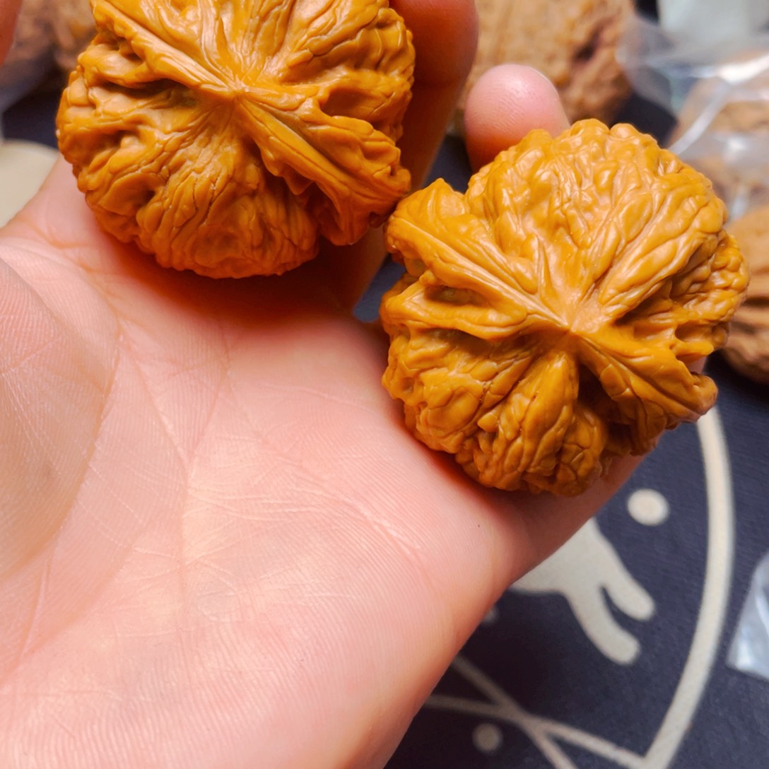文玩核桃吊坠红锦鲤一对