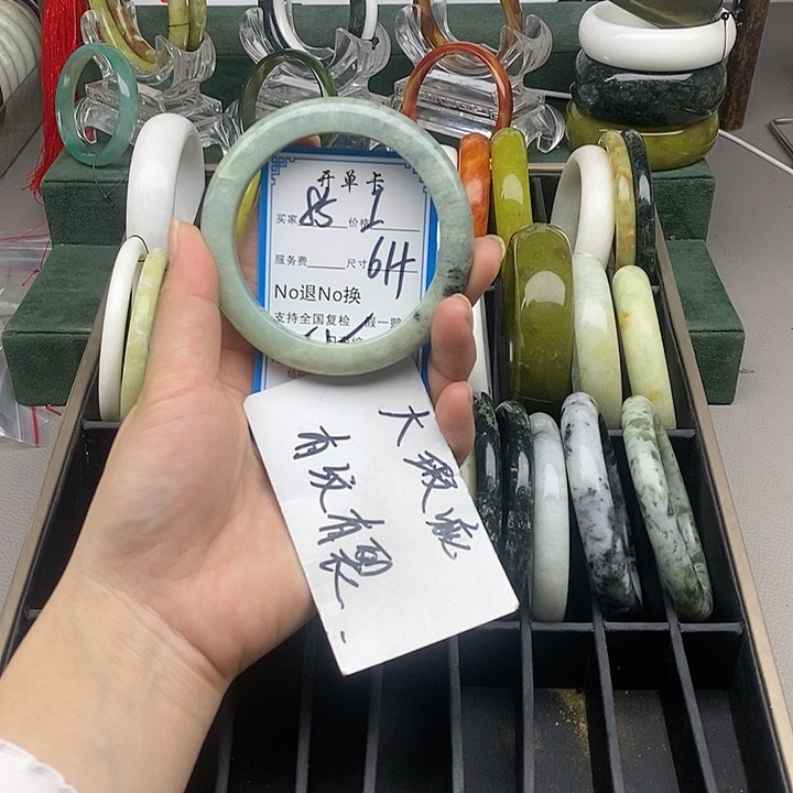 蛇纹石玉未镶嵌手镯