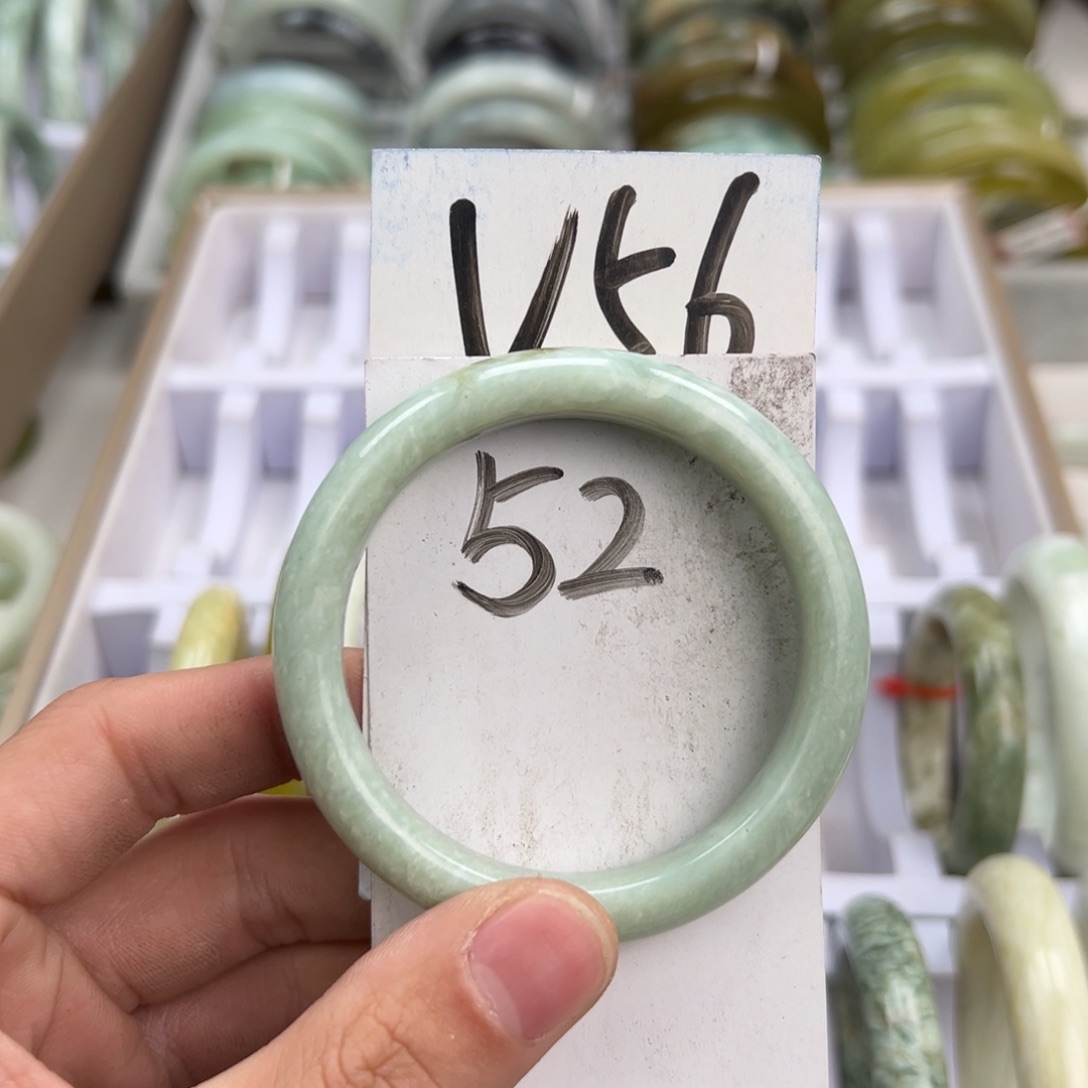 岫玉手镯未镶嵌天然岫玉微瑕，可以正常佩戴