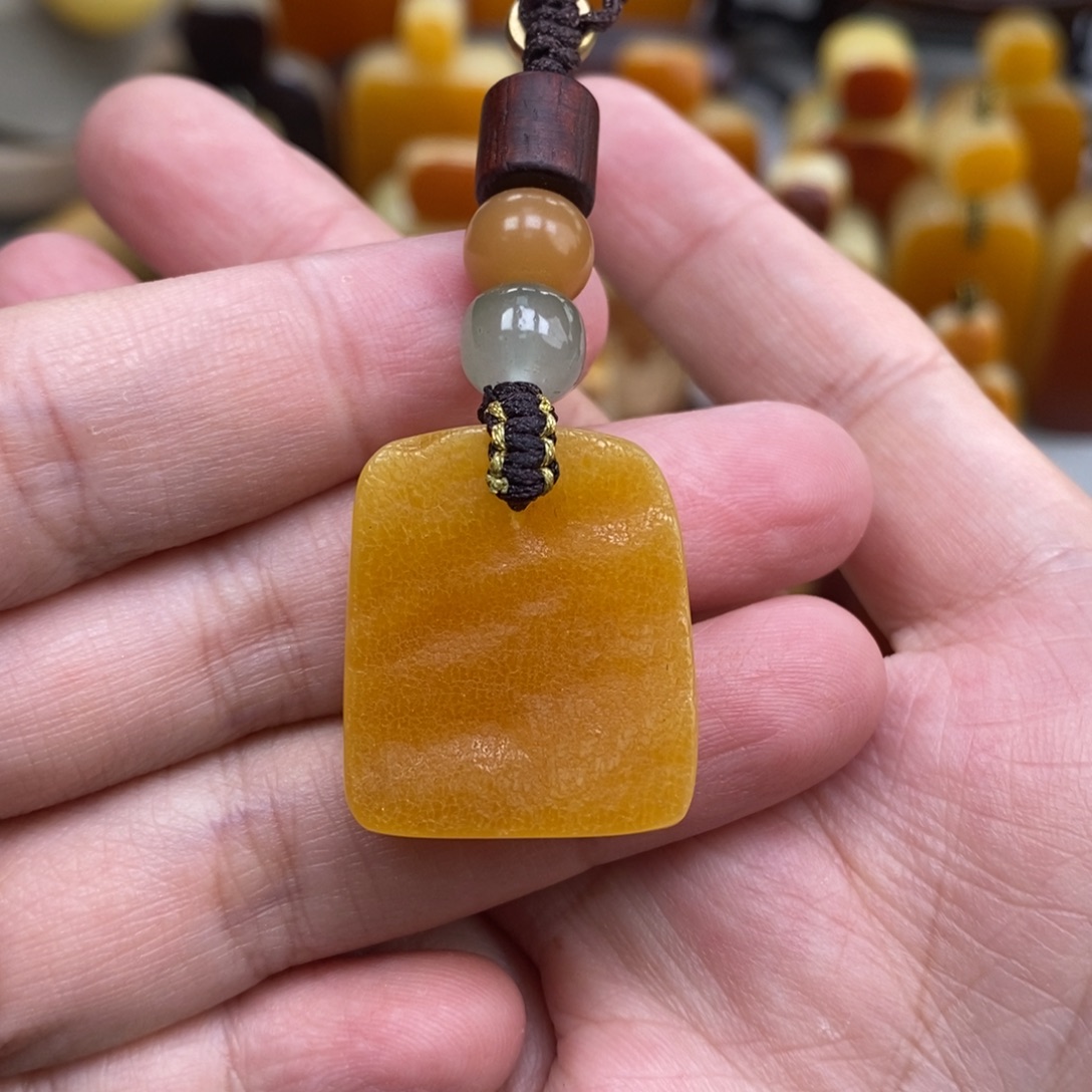 蜜蜡未镶嵌珠宝奇石