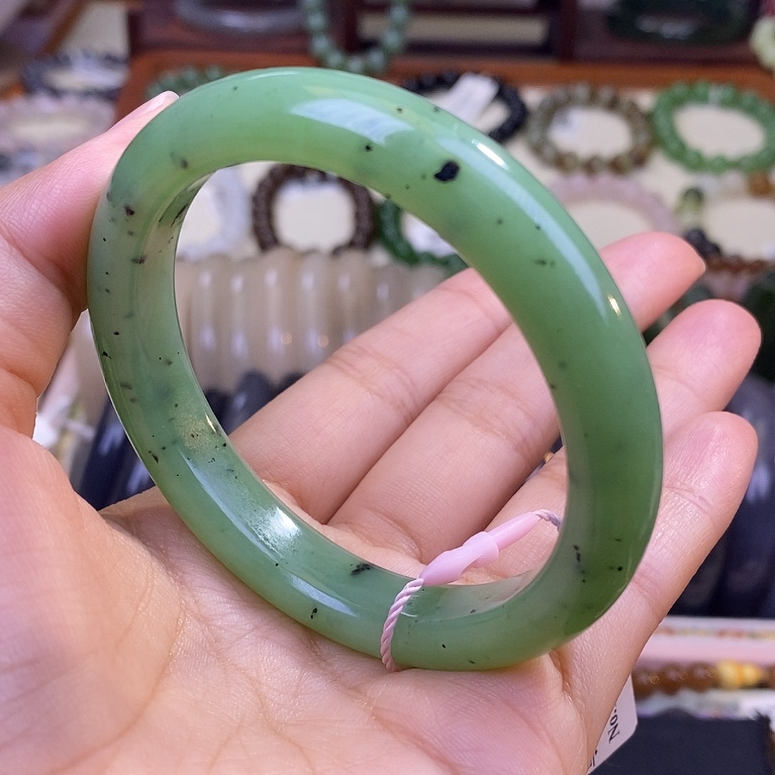 颈饰未镶嵌和田玉毕业级乌兰海猕猴桃手镯56.7