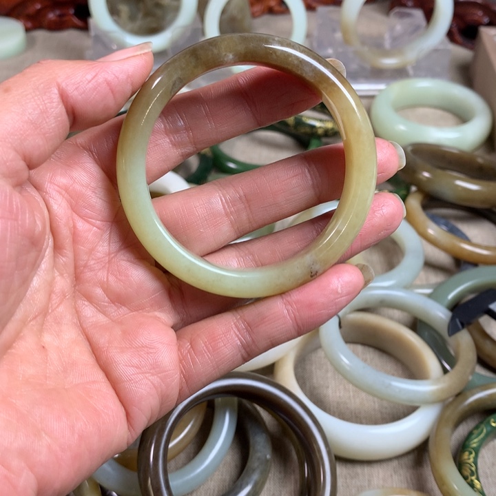 和田玉（糖玉）未镶嵌手镯