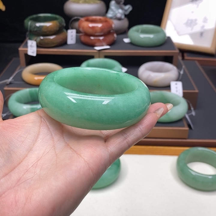 *****石英质玉未镶嵌佘太翠