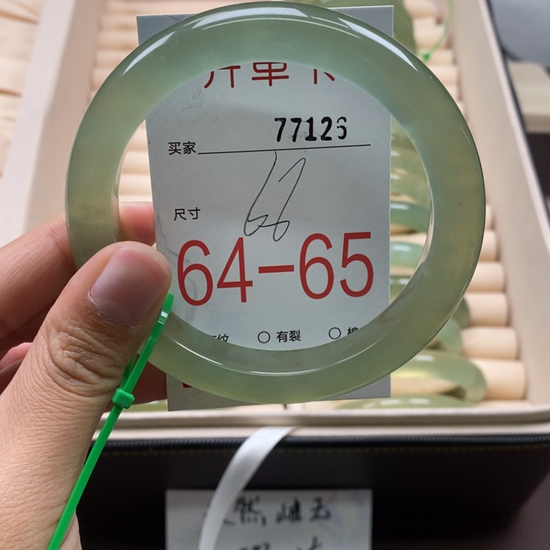 蛇纹石玉手镯未镶嵌