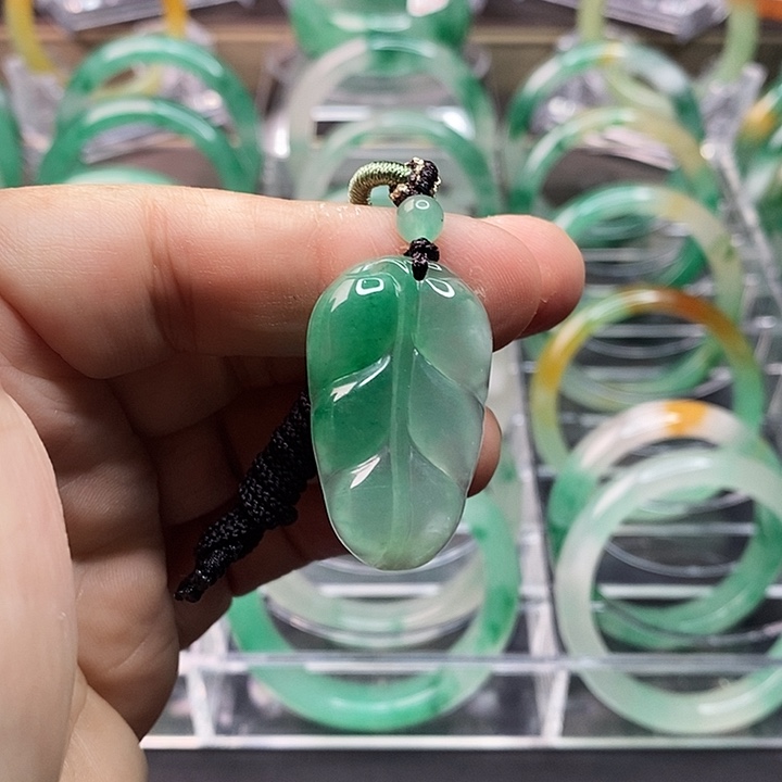 石英质玉颈饰未镶嵌?*心