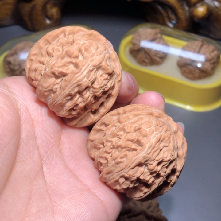 文玩核桃把件42.5白狮子