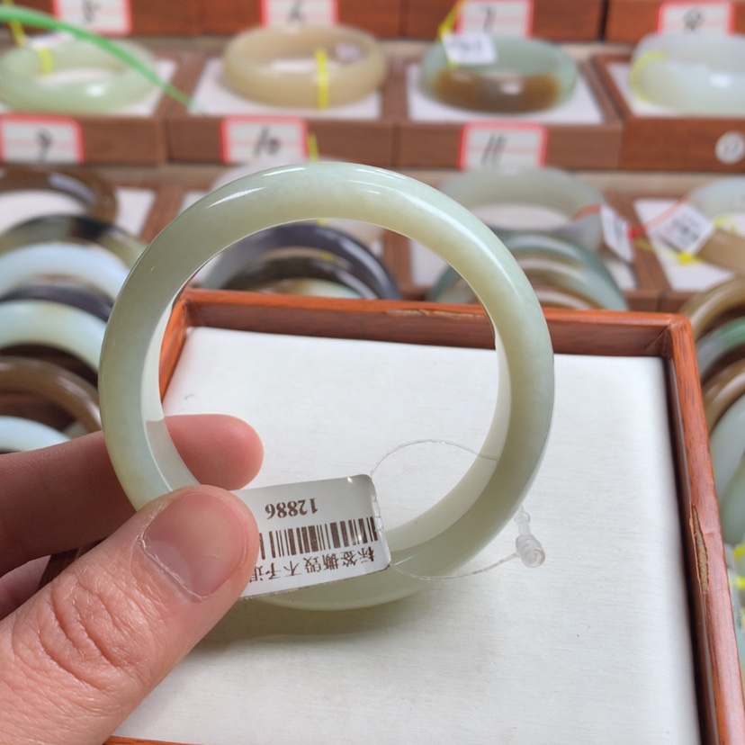 【闪购商品】和田玉手镯未镶嵌51