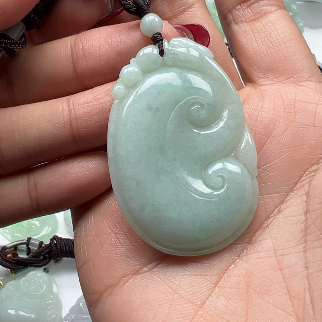 翡翠颈饰未镶嵌如意