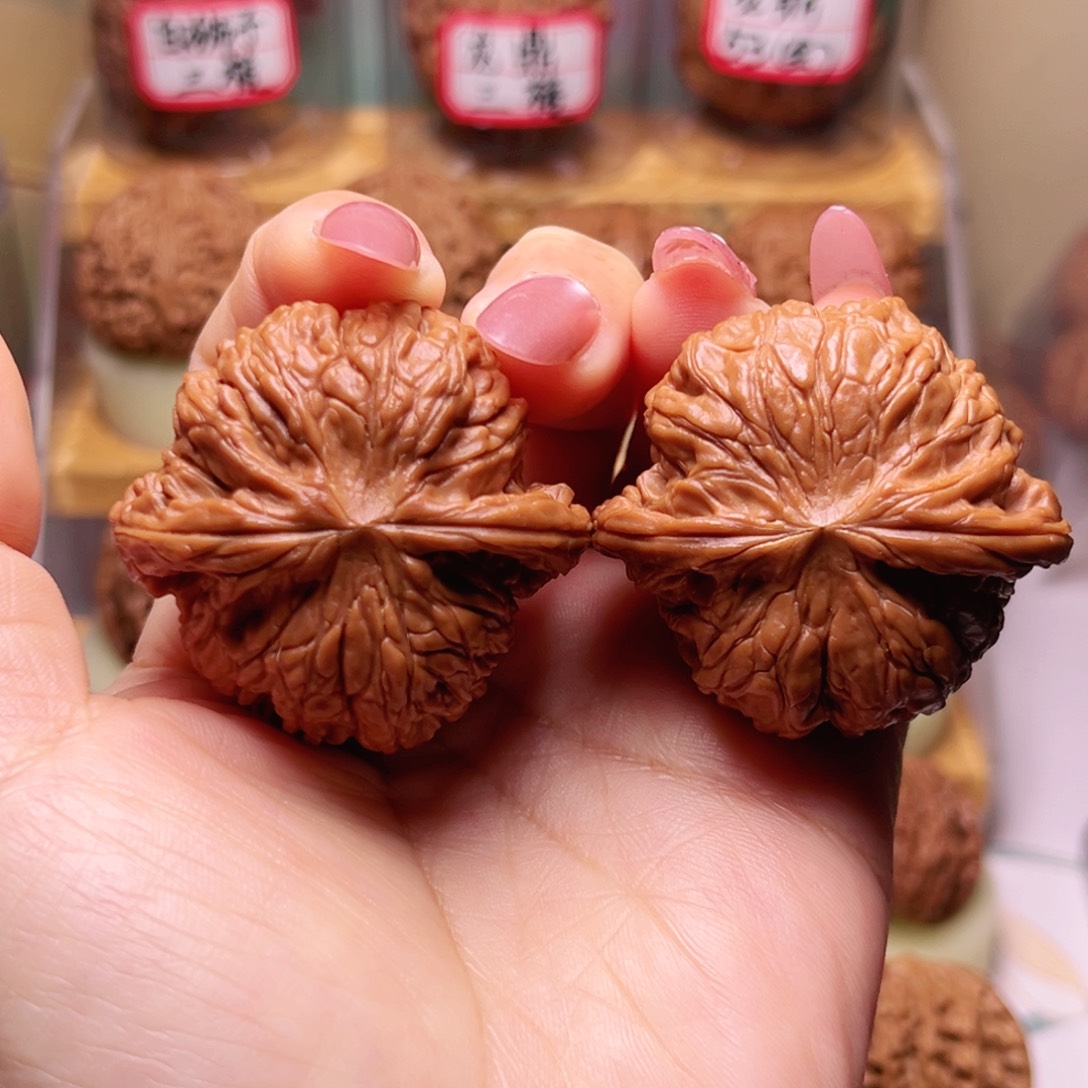 文玩核桃吊坠45尺红皮全品正球磨