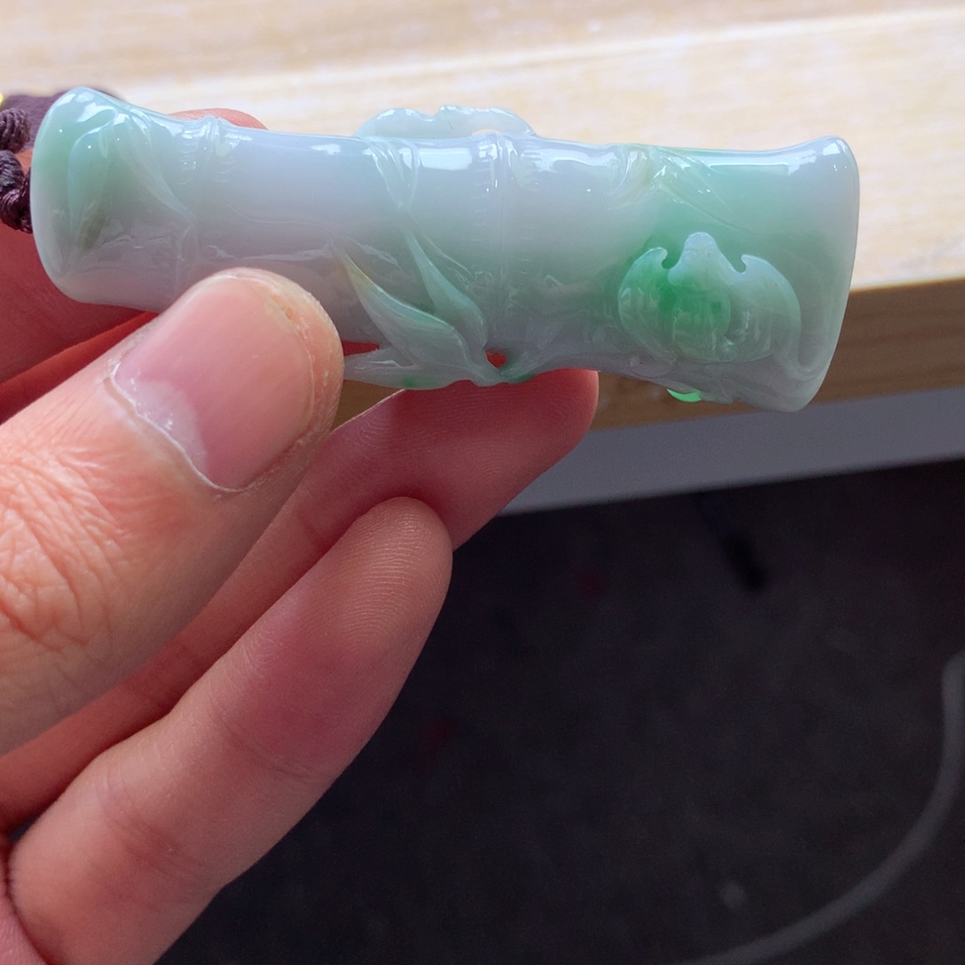 翡翠颈饰未镶嵌吊坠