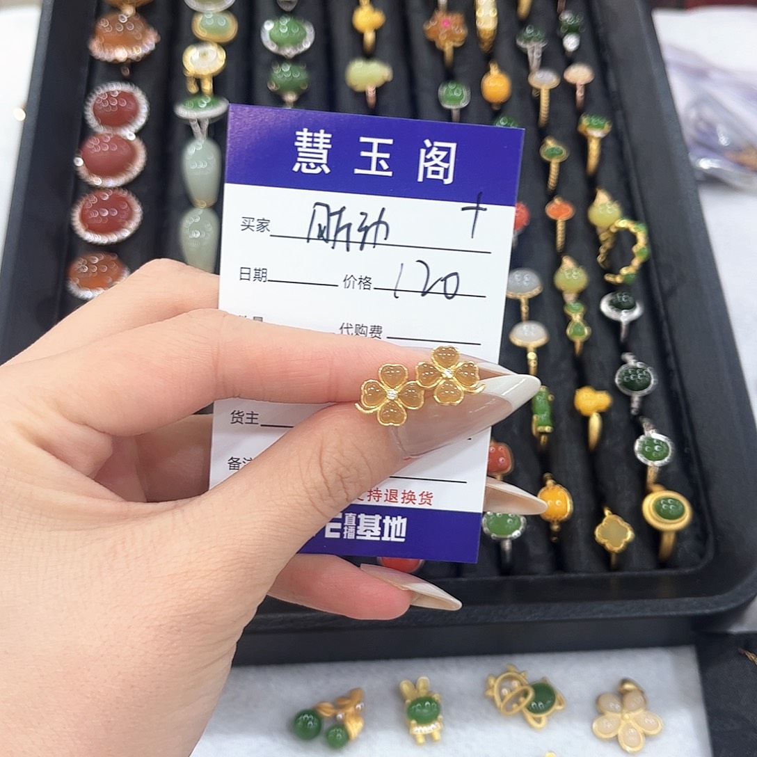 昕***动和田玉未镶嵌耳饰不退不换