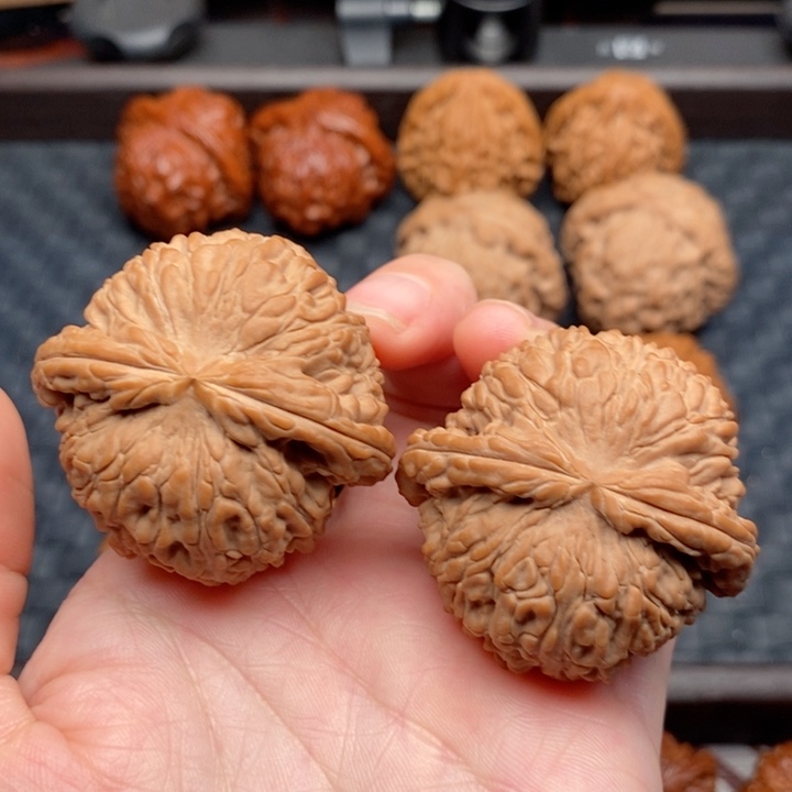 文玩核桃把件莫*闷白