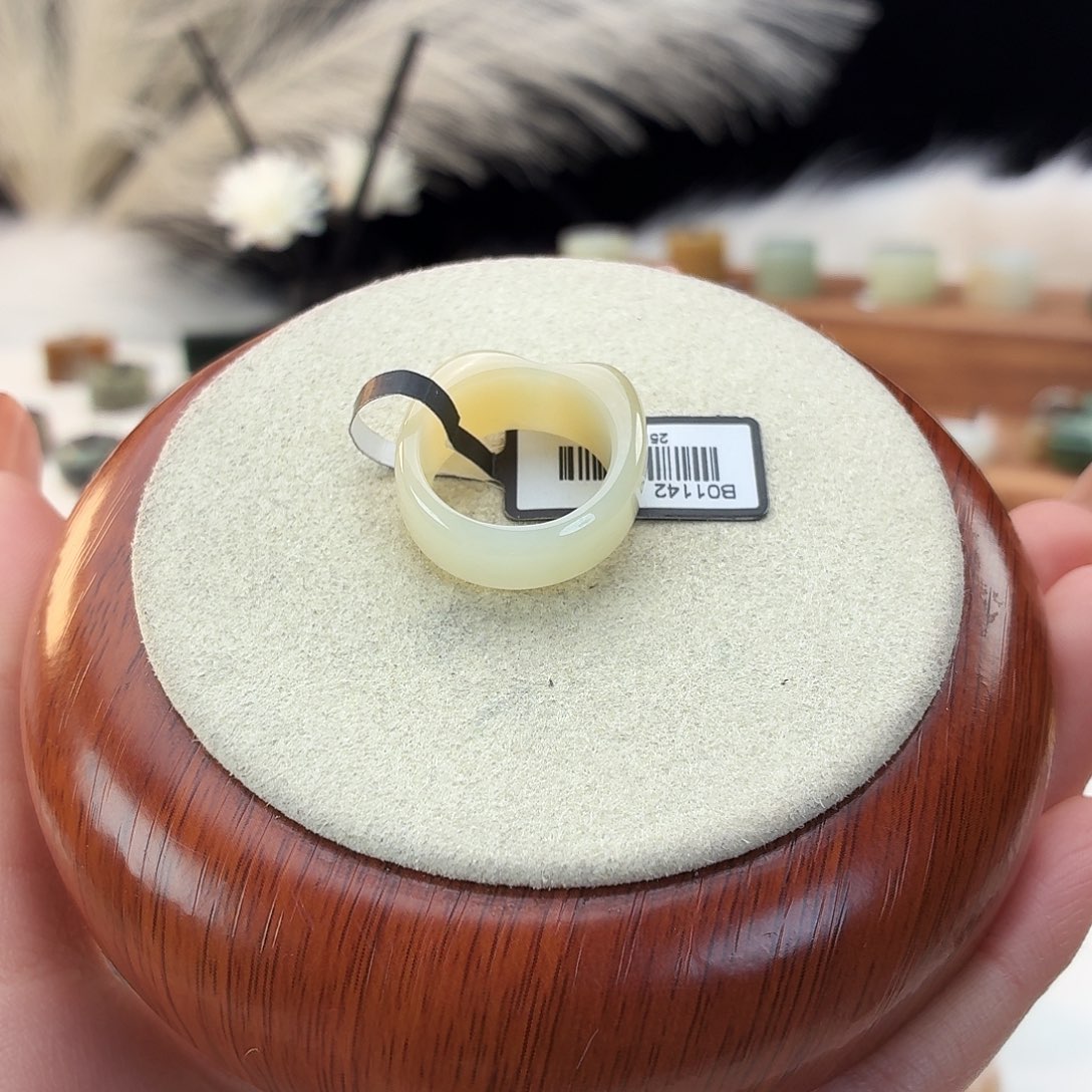 和田玉未镶嵌戒指飘糖猫耳朵17.34mmj95