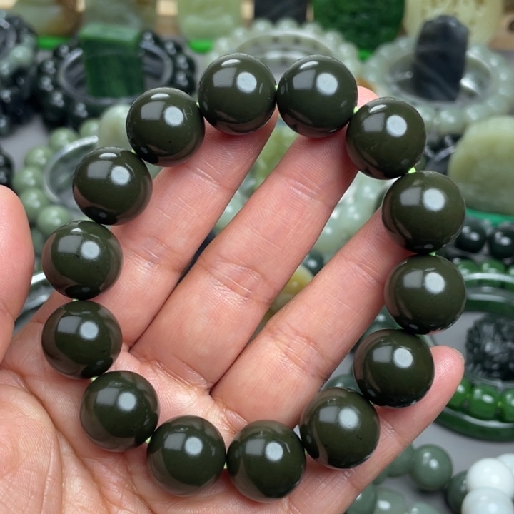 M***左和田玉未镶嵌手串