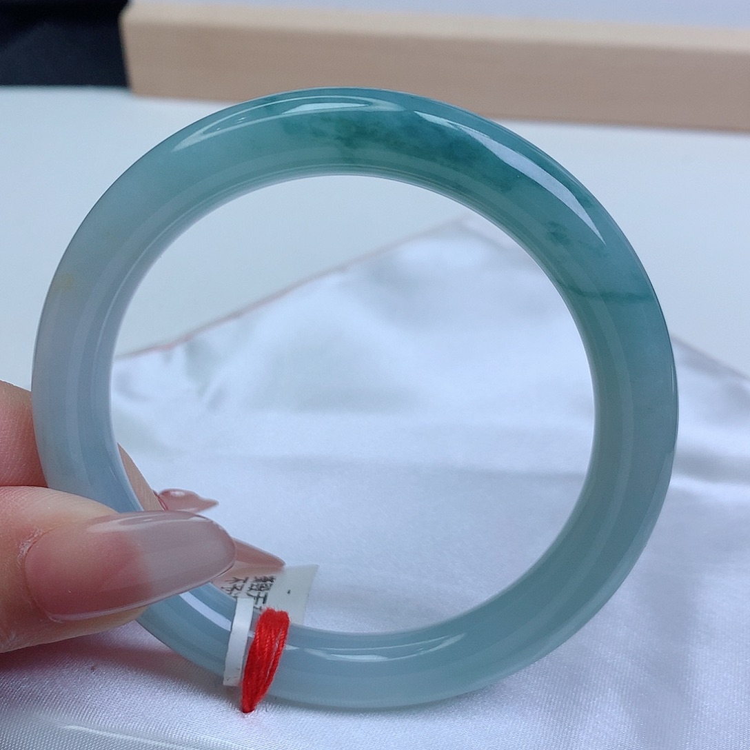 翡翠手镯未镶嵌57圈口