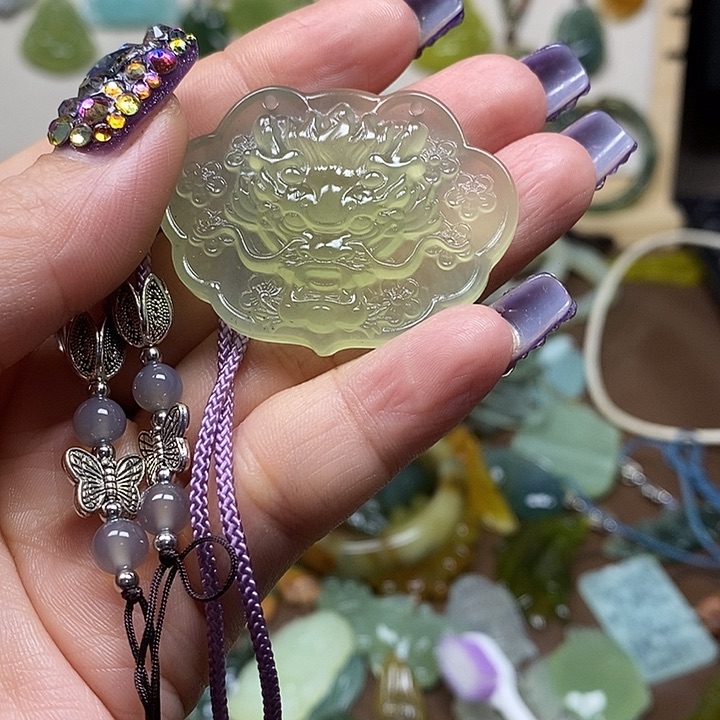 蛇纹石玉吊坠未镶嵌