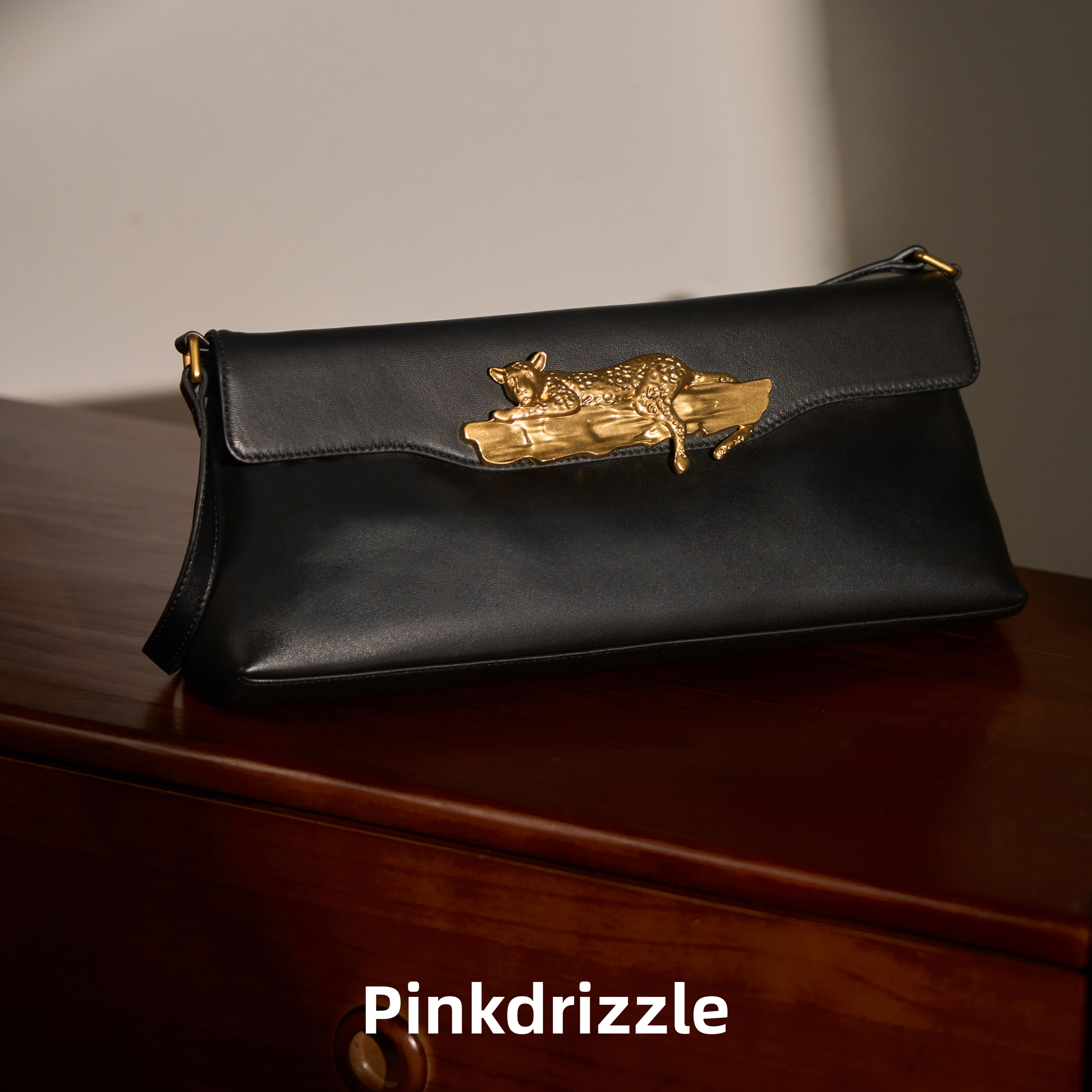 Pinkdrizzle伯爵猎豹单肩羊皮腋下包真皮手拿法棍包黑金豹子包