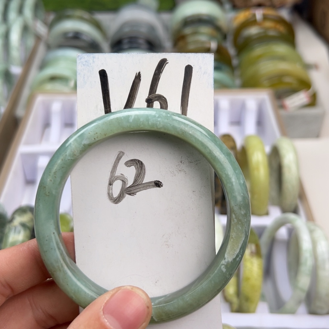 岫玉手镯未镶嵌天然岫玉微瑕