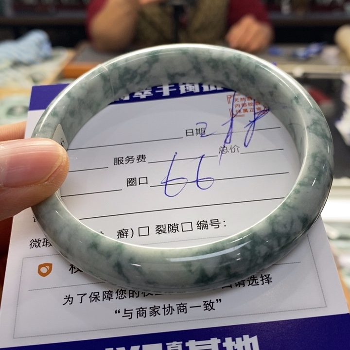 翡翠手镯未镶嵌翡翠手镯未镶嵌