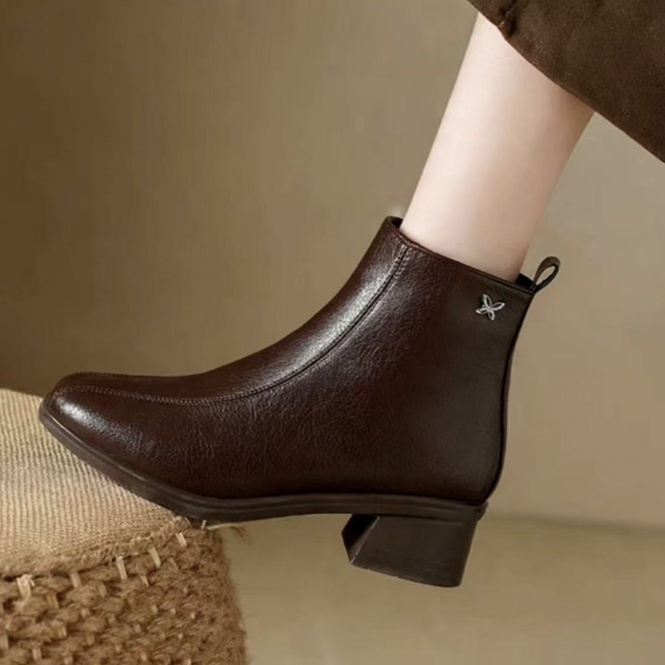 【品牌力荐】2025秋冬新款高级时尚设计感洋气女靴6196