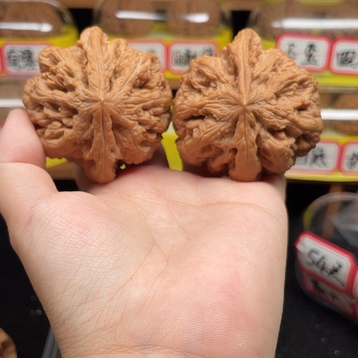 刘***。把件文玩核桃10号54尺全品大粗筋